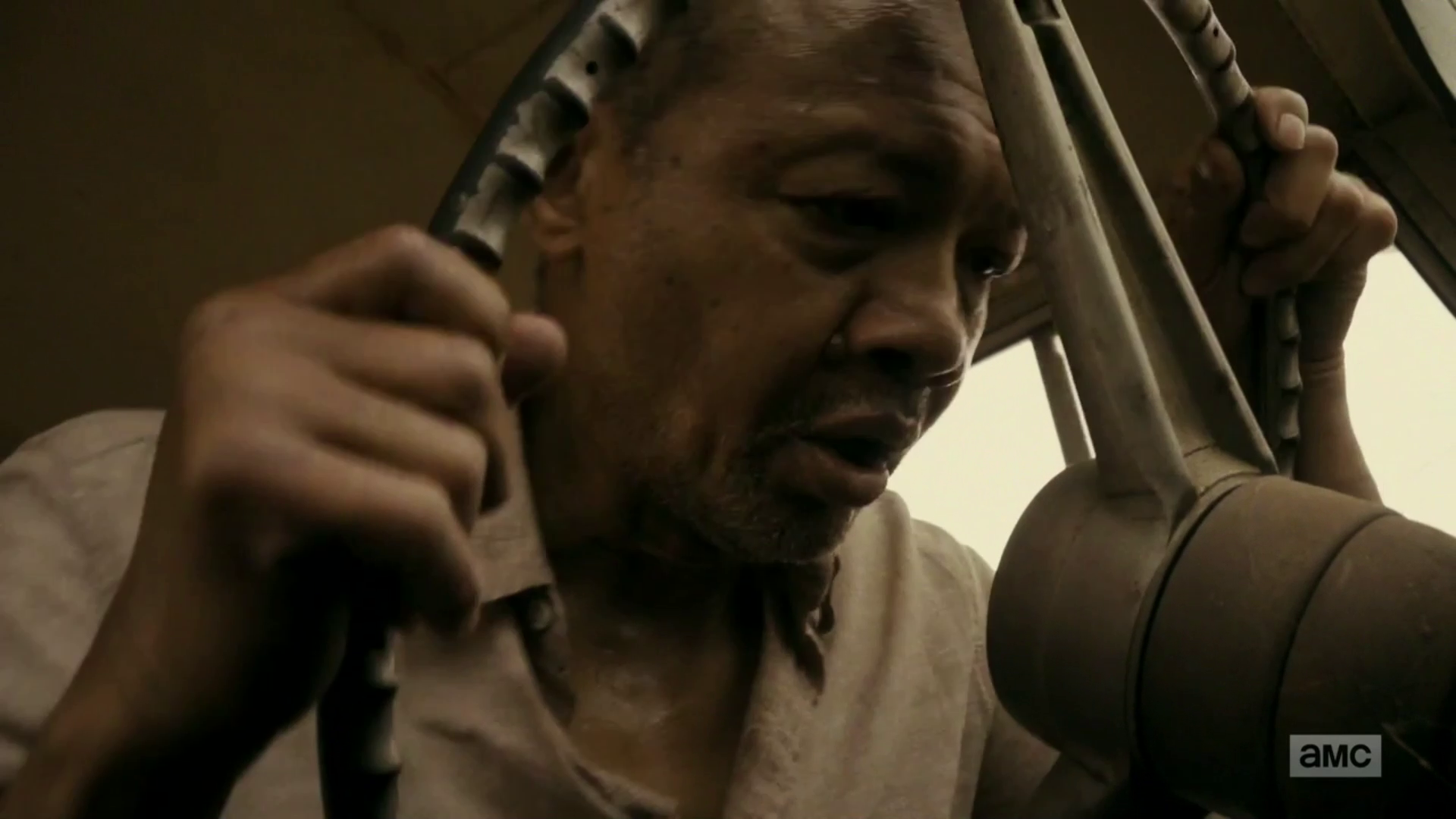 vlcsnap 2016 10 05 18h28m48s23 - Fear The Walking Dead Recap: "Wrath" and "North"